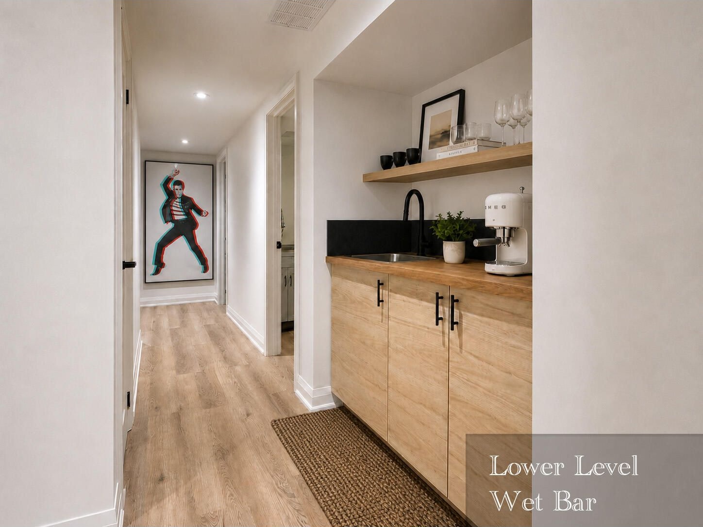 Built-in lower-level wet bar